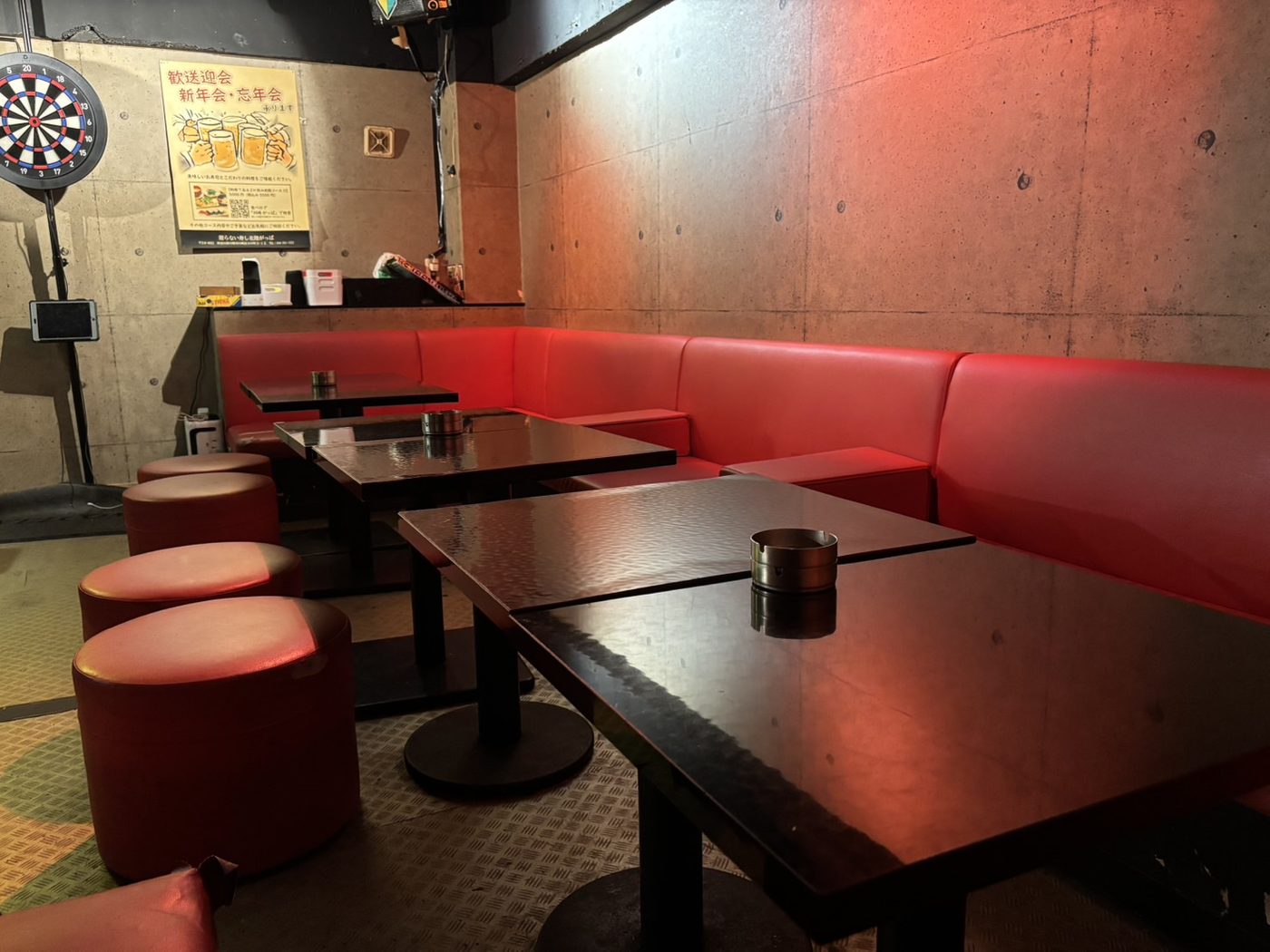 1000円バー 3rd 店内